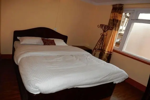 Tek Büyük veya İki Ayrı Yataklı Oda, Bahçe Manzaralı