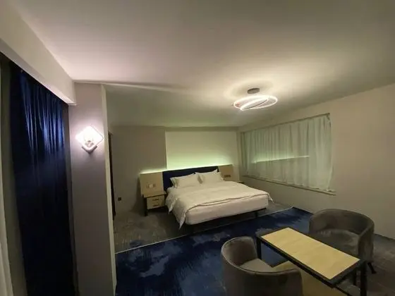 Luxury Oda