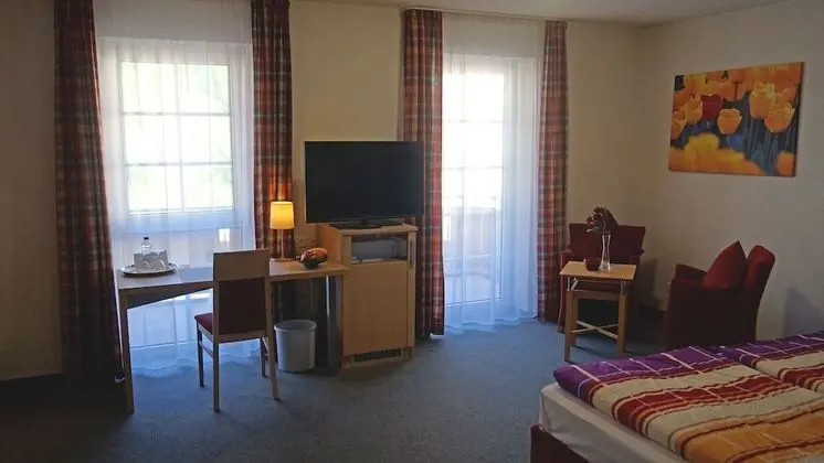 Deluxe Tek Büyük Yataklı Oda, Engellilere Uygun, Özel Banyo (mit Balkon)