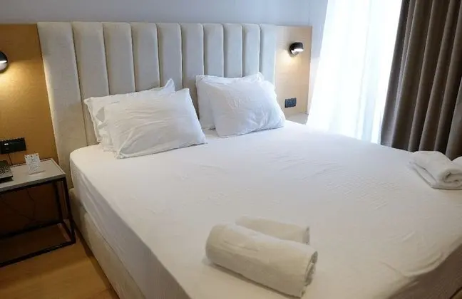 Traditional Tek Büyük Yataklı Oda