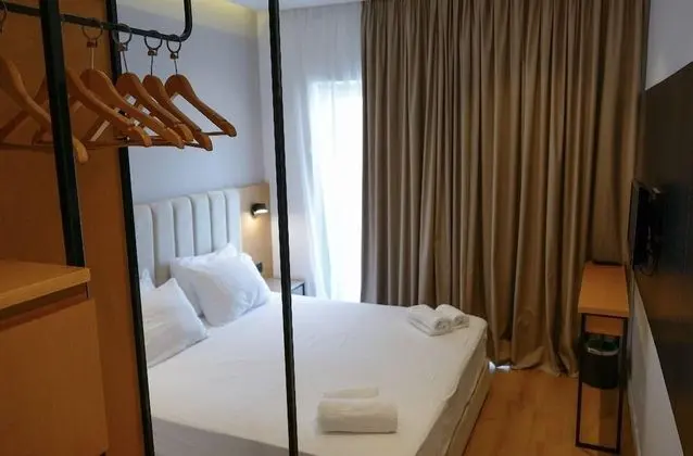 Traditional Tek Büyük Yataklı Oda