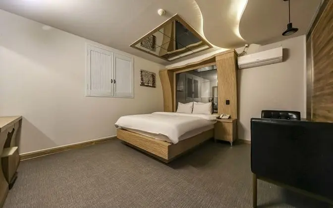 Oda (General room-mirror room)