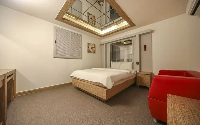 Oda (General room-mirror room)