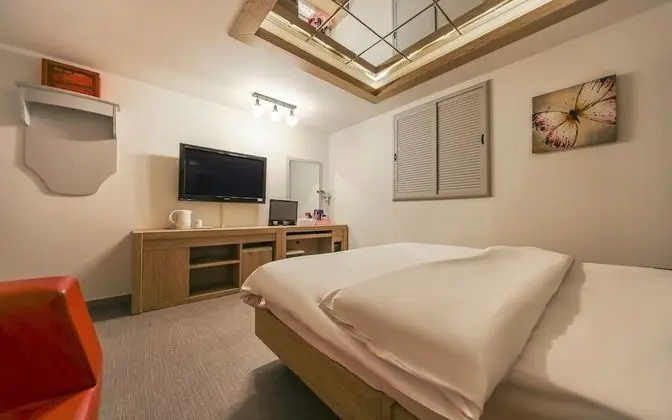 Oda (General room-mirror room)