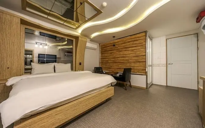 Oda (General room-mirror room)