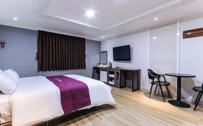 Oda (Premium-massage chair (available for )