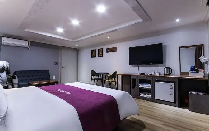 Oda (Premium-massage chair (available for )