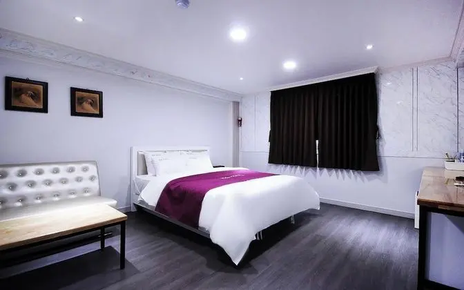 Oda (Standard (high quality bedding/latest)