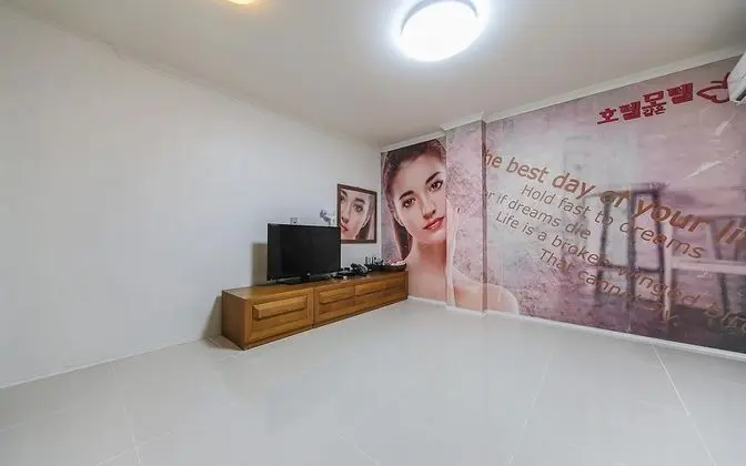 Oda (Ondol-Korean buffet breakfast (100% s)