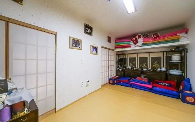 Oda (Mae Room (Hwangto Ondol Room Pet Allo)