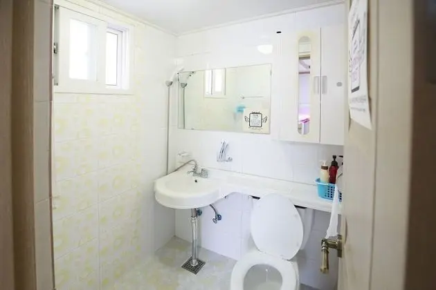 İki Ayrı Yataklı Oda, 2 Tek Kişilik Yatak, Küçük Mutfak