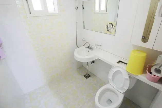 Ortak Ranzalı Oda, Sadece kadınlar için, Sigara İçilmez, Buzdolabı