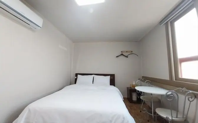 Oda (Comfy Standard (Netflix Available))