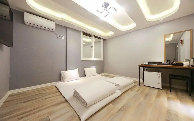 Oda (Korean Room (Ondol/Netflix Available/)