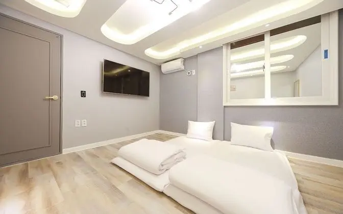 Oda (Korean Room (Ondol/Netflix Available/)