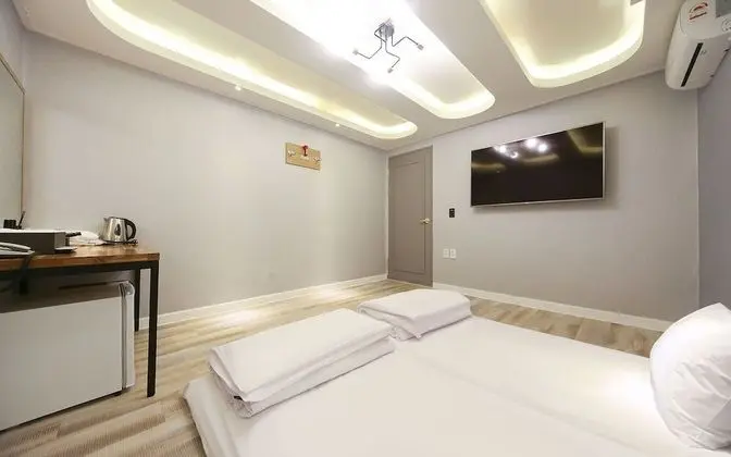 Oda (Korean Room (Ondol/Netflix Available/)