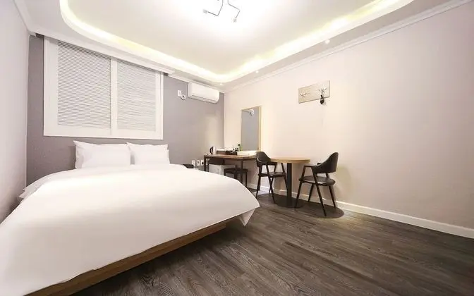 Oda (Standard (Netflix Available/Air Purif)