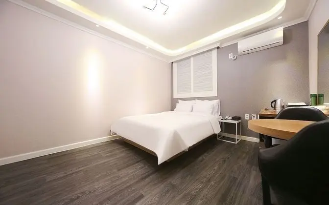 Oda (Standard (Netflix Available/Air Purif)