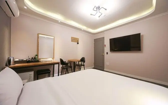 Oda (Standard (Netflix Available/Air Purif)