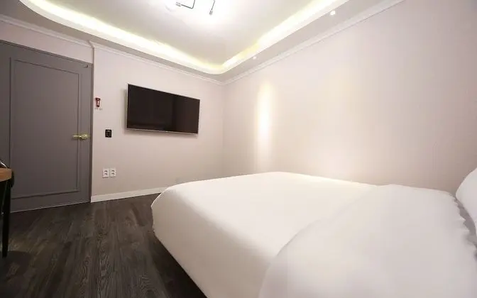 Oda (Standard (Netflix Available/Air Purif)