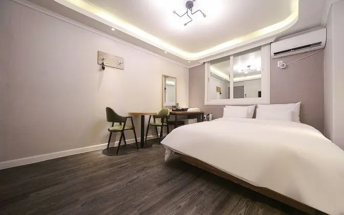 Oda (Standard (Netflix Available/Air Purif)