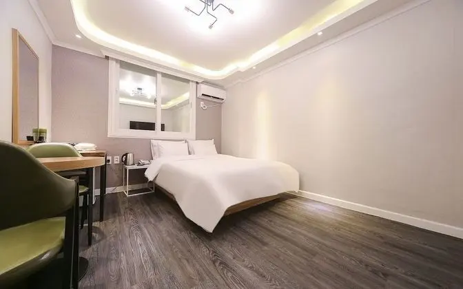 Oda (Standard (Netflix Available/Air Purif)