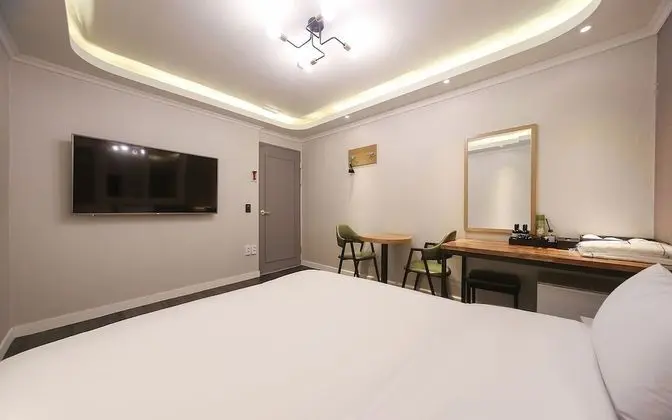 Oda (Standard (Netflix Available/Air Purif)