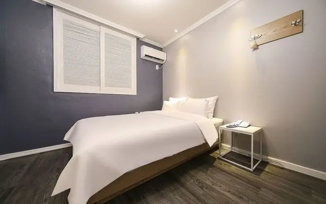 Oda (Standard (Netflix Available/Air Purif)