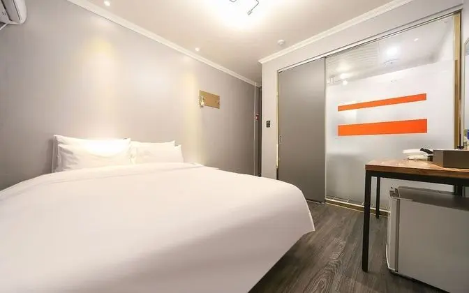 Oda (Standard (Netflix Available/Air Purif)