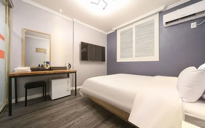 Oda (Standard (Netflix Available/Air Purif)