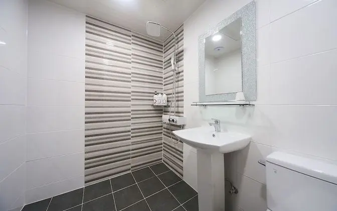 Oda (Standard (Netflix Available/Air Purif)