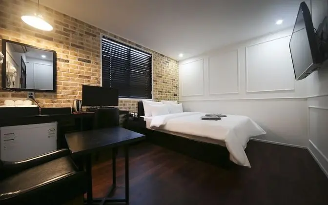 Oda (Deluxe (Netflix available/air purifie)