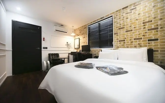 Oda (Deluxe (Netflix available/air purifie)