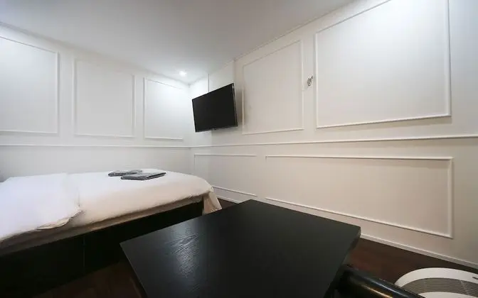 Oda (Deluxe (Netflix available/air purifie)