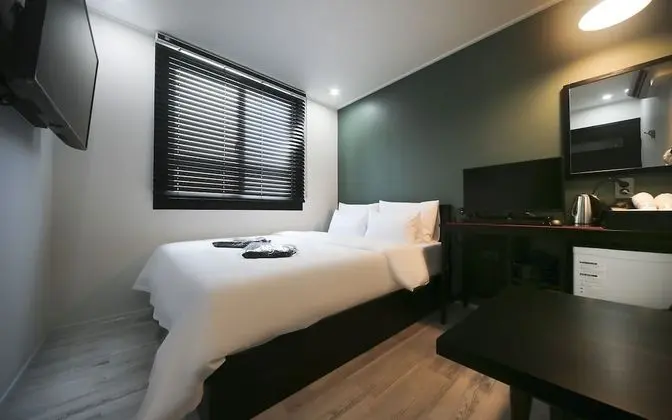 Oda (Mini room (Netflix available/air puri)