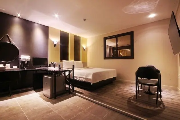 Oda (Natural Modern (bathtub))