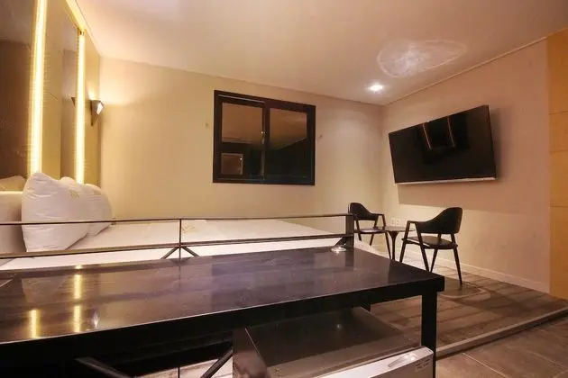 Oda (Natural Modern (bathtub))