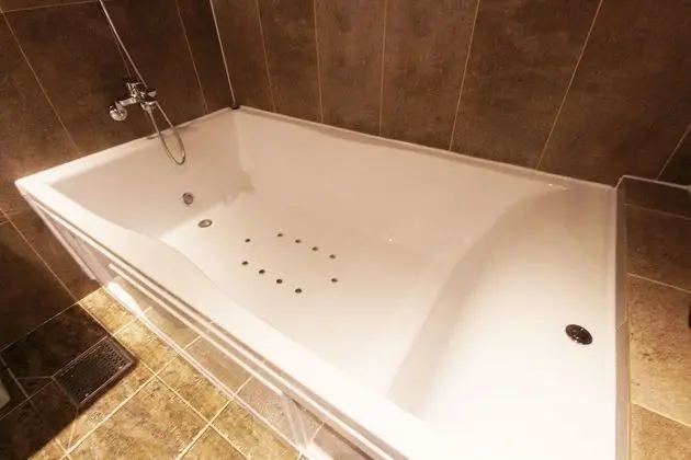 Oda (Natural Modern (bathtub))