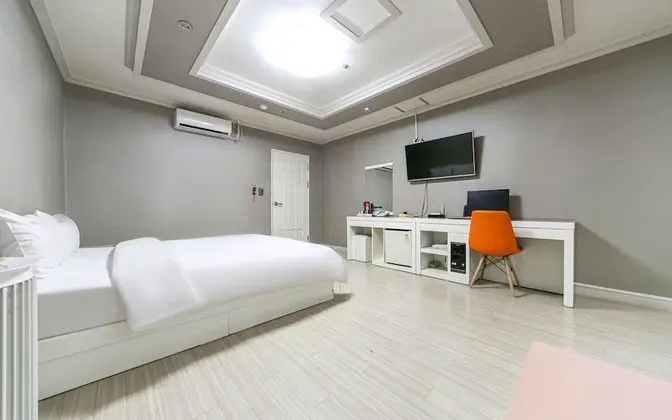 Oda (Standard (air purifier/luxury bidet/r)