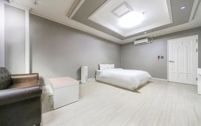 Oda (Standard (air purifier/luxury bidet/r)