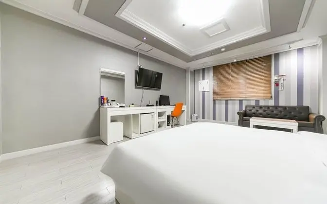 Oda (Standard (air purifier/luxury bidet/r)