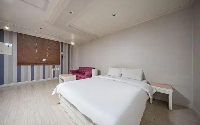 Oda (Standard (air purifier/luxury bidet/r)