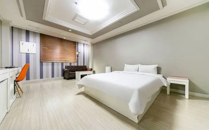 Oda (Standard (air purifier/luxury bidet/r)