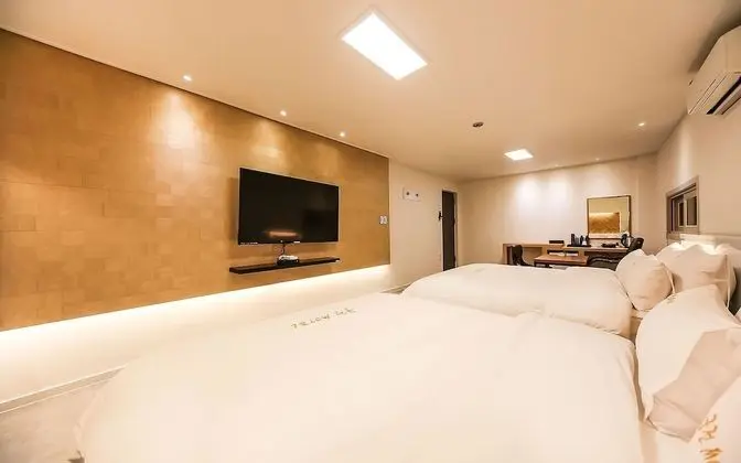 Oda (Deluxe twin for 4 people (hotel latex)