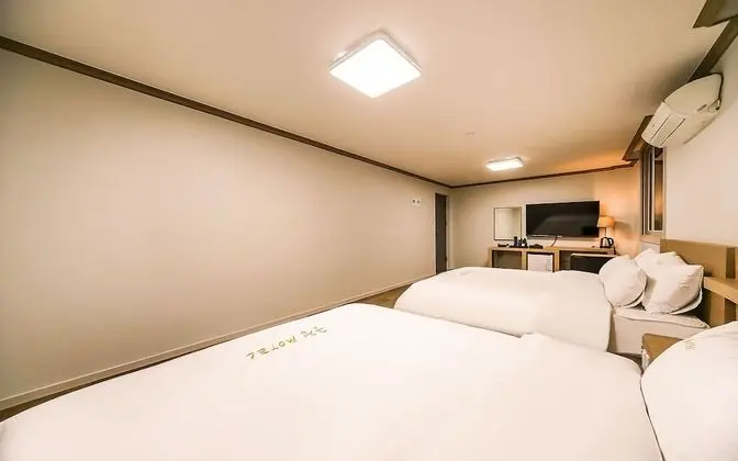 Oda (Deluxe twin for 4 people (hotel latex)