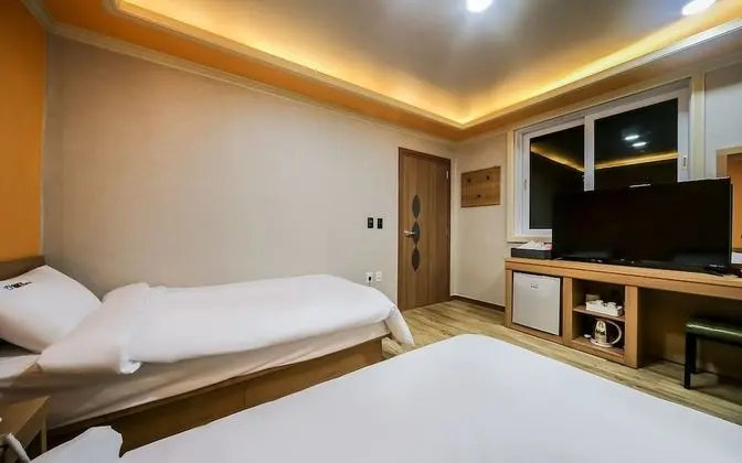 Oda (Twin Room (Double Bed + Single Bed))