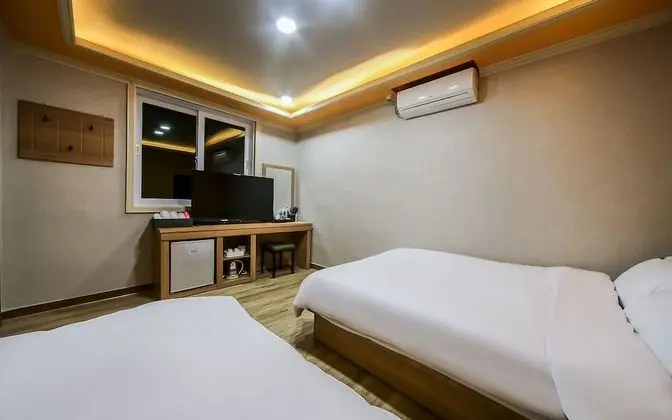 Oda (Twin Room (Double Bed + Single Bed))