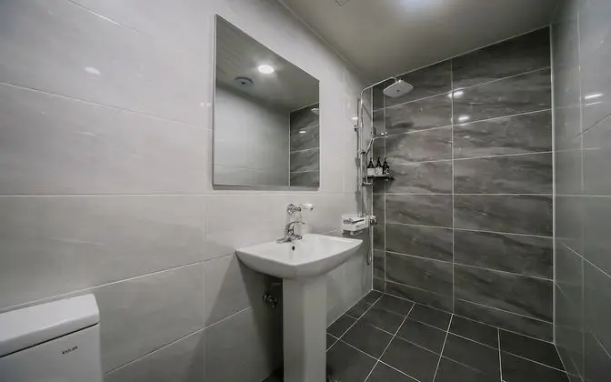 Oda (Twin Room (Double Bed + Single Bed))