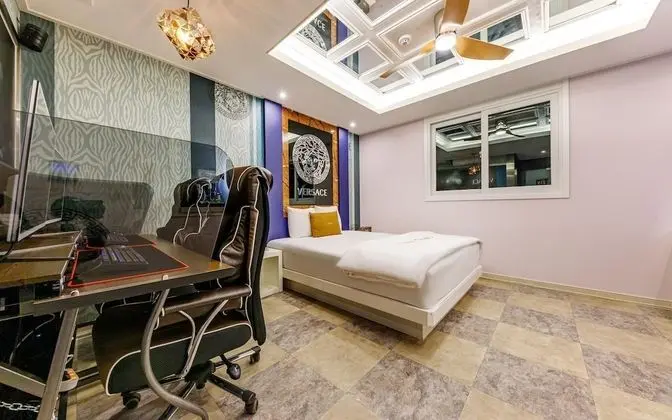 Oda (Non-face-to-face room - high-end coup)