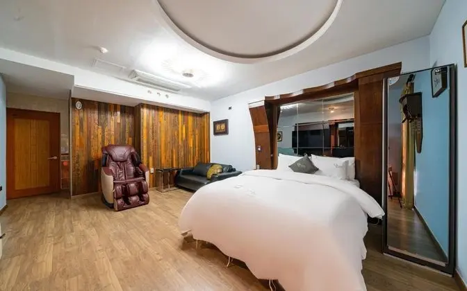 Oda (VIP-Spacious room (with styler massag)